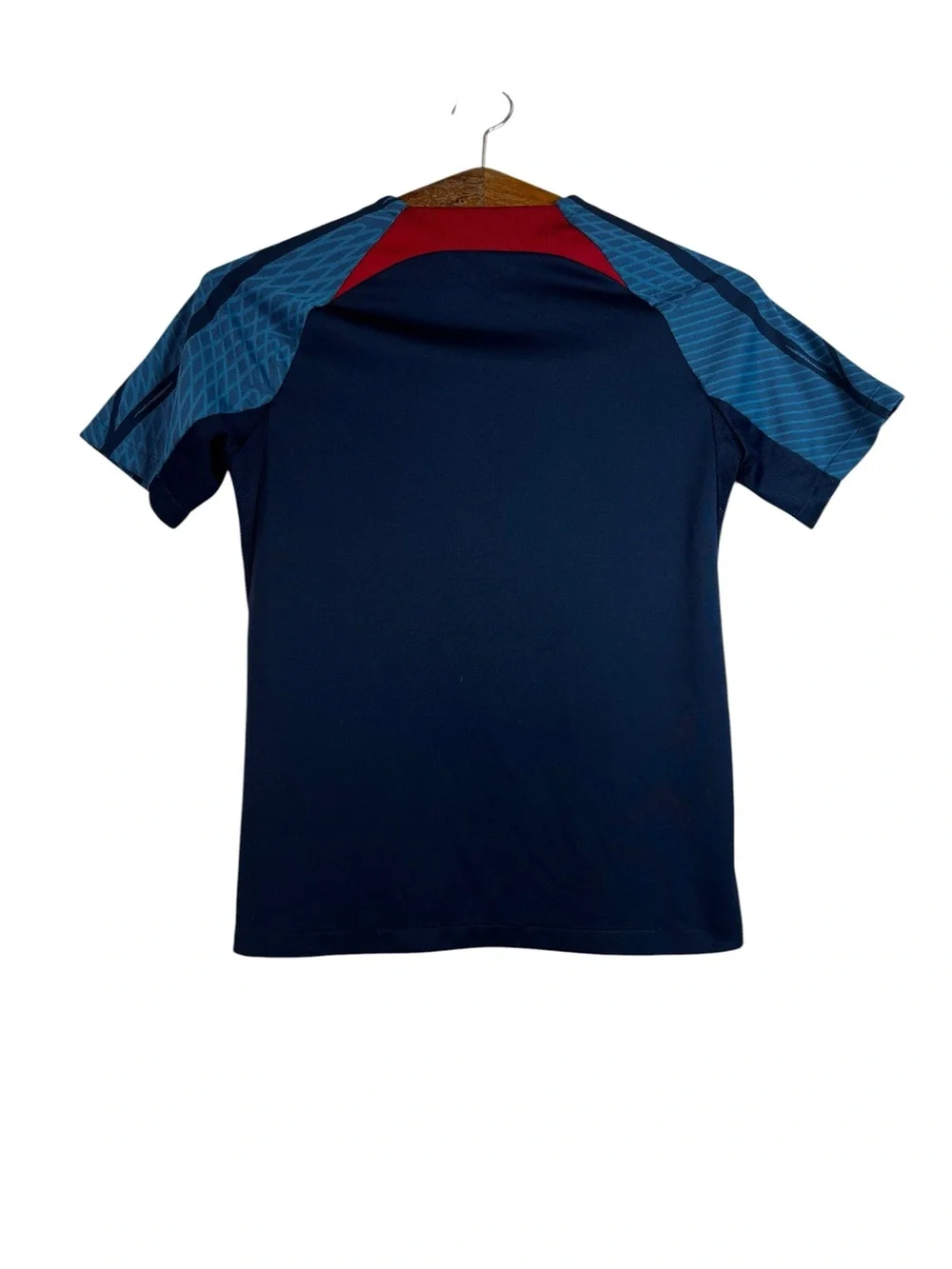 Nike Boys Youth Portugal Strike Dri-Fit Training Jersey Slim Fit Size L FLAWS